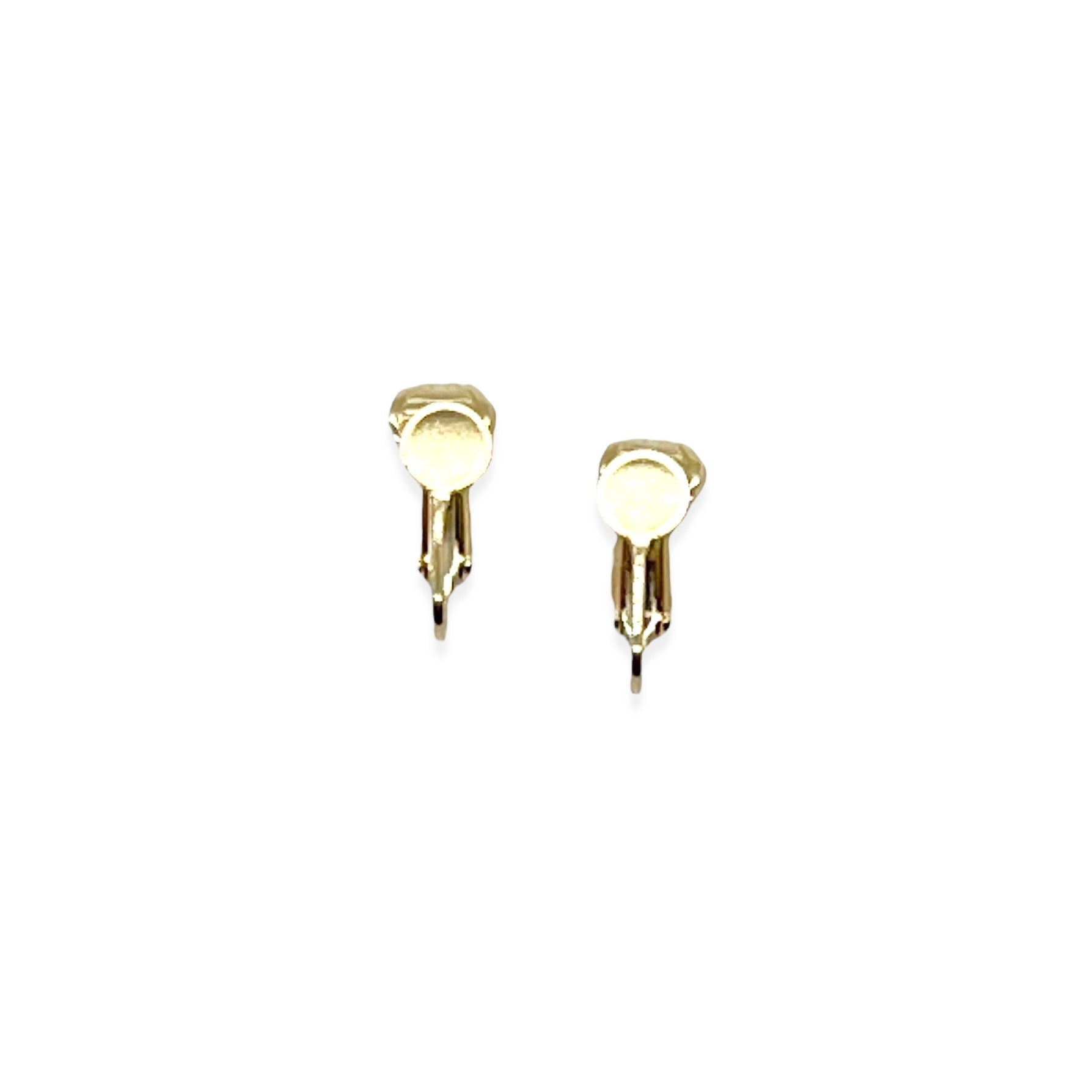 This Adaptive Add-On converts your Son of a Sailor earrings into easy-to-wear clip-ons. It's perfect for those without pierced ears, those with sensitive or stretched earlobes, or anyone who finds traditional earwires challenging. Available in sterling silver or 14k gold-filled, it offers a comfortable, accessible fit without sacrificing style.
