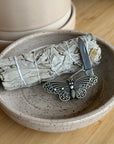 Carry a touch of the wild with Brass Animal Pocket Knives! Stylish, functional, and fun—each features a sturdy metal handle and sharp stainless steel blade.