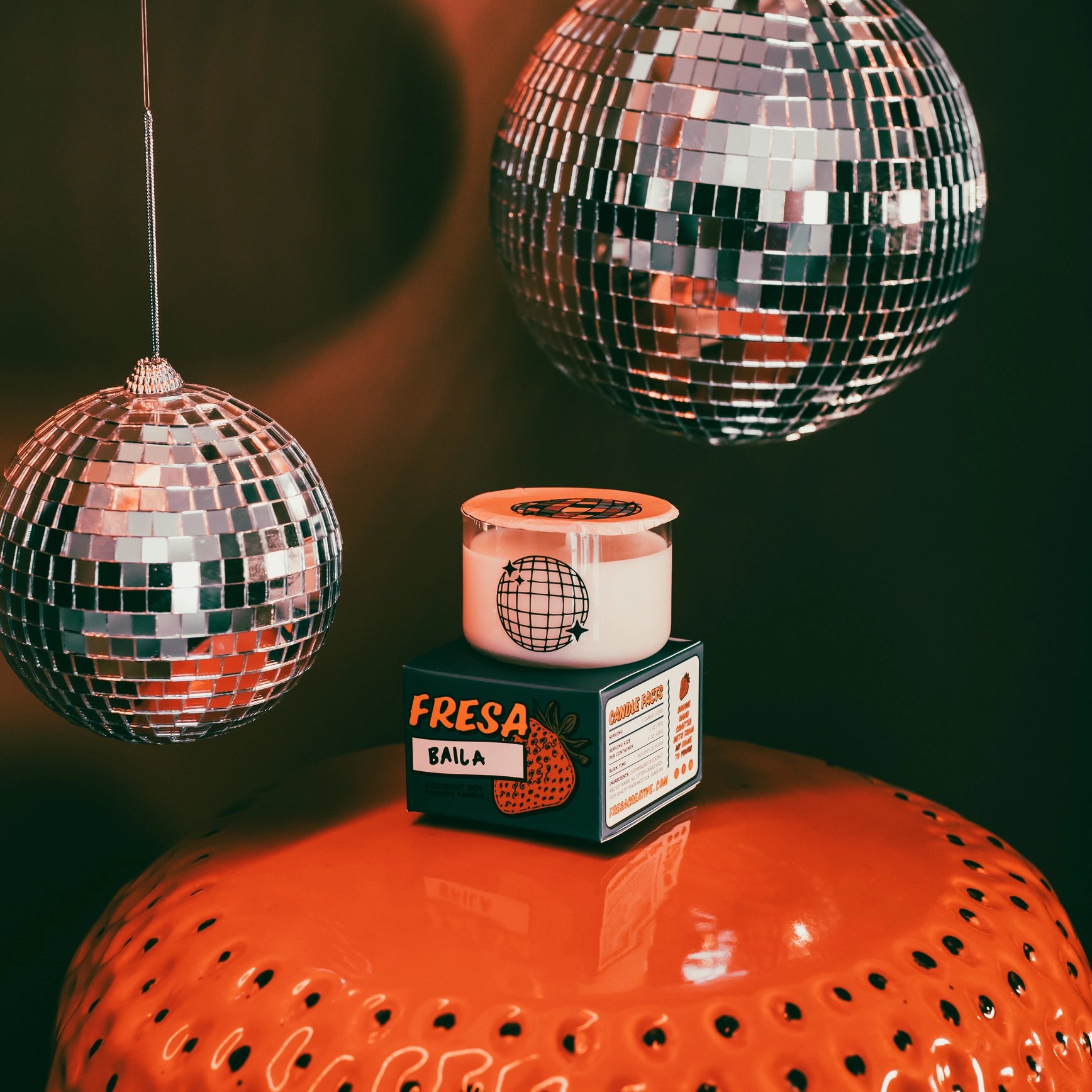 What you hope that hot person across the dance floor smells like - the faint fragrance of wood and leather, a little peppery and warm, maybe even a little sexy. Notes: a blend of teak and cedar with spicy notes of pimento berry and allspice, it gives leather armchair in a ski chalet vibes.