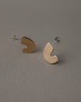 Día Stud Earrings | Silver & Brass