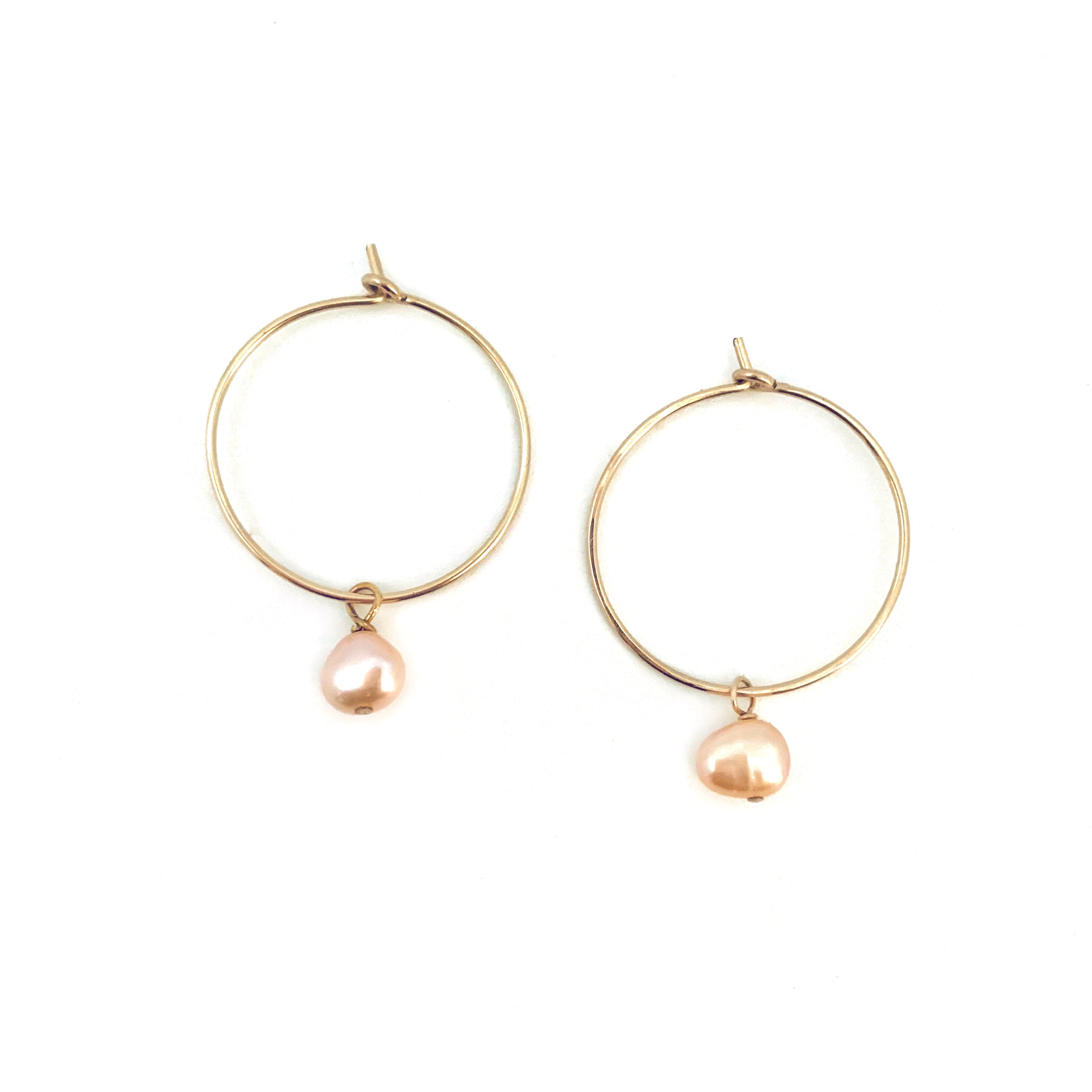 Perla Tiny Hoop Earring