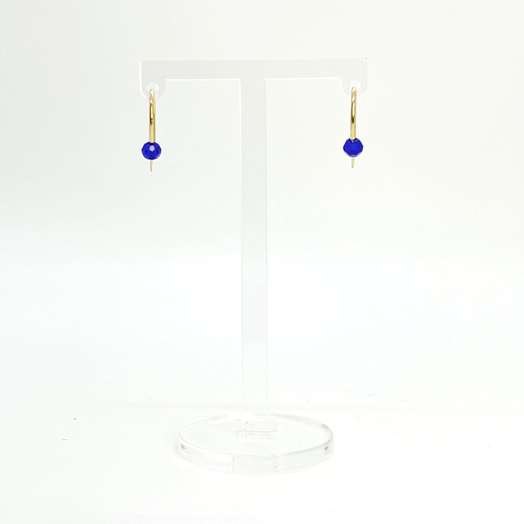 Simple and expressive, the Horseshoe Pull-Through Hoops are a fresh take on everyday earrings. Their petite arc shape hugs the lobe just right, while a single crystal adds a glint of light and intention. Minimal yet full of meaning, these are the earrings you’ll reach for again and again.