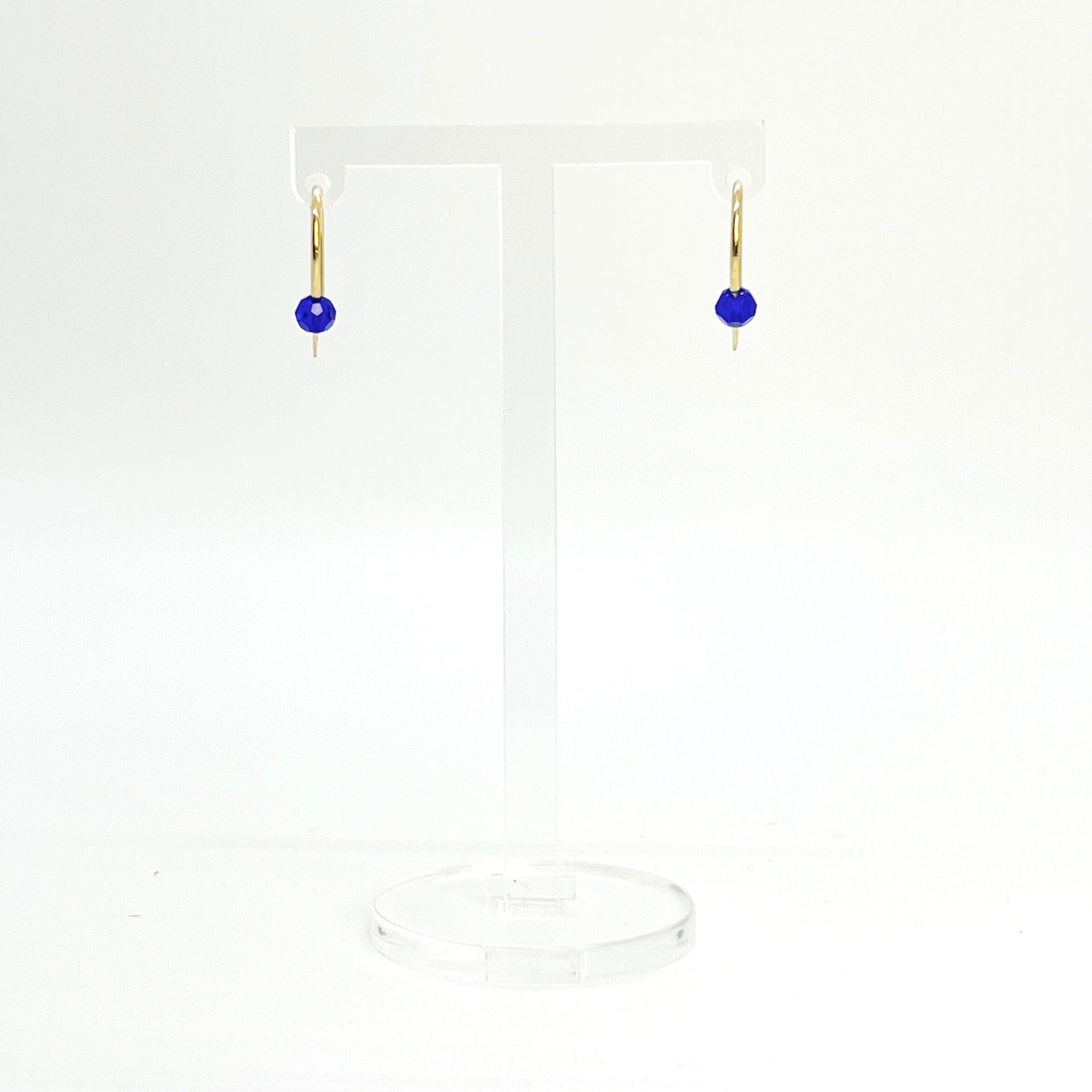 Simple and expressive, the Horseshoe Pull-Through Hoops are a fresh take on everyday earrings. Their petite arc shape hugs the lobe just right, while a single crystal adds a glint of light and intention. Minimal yet full of meaning, these are the earrings you’ll reach for again and again.