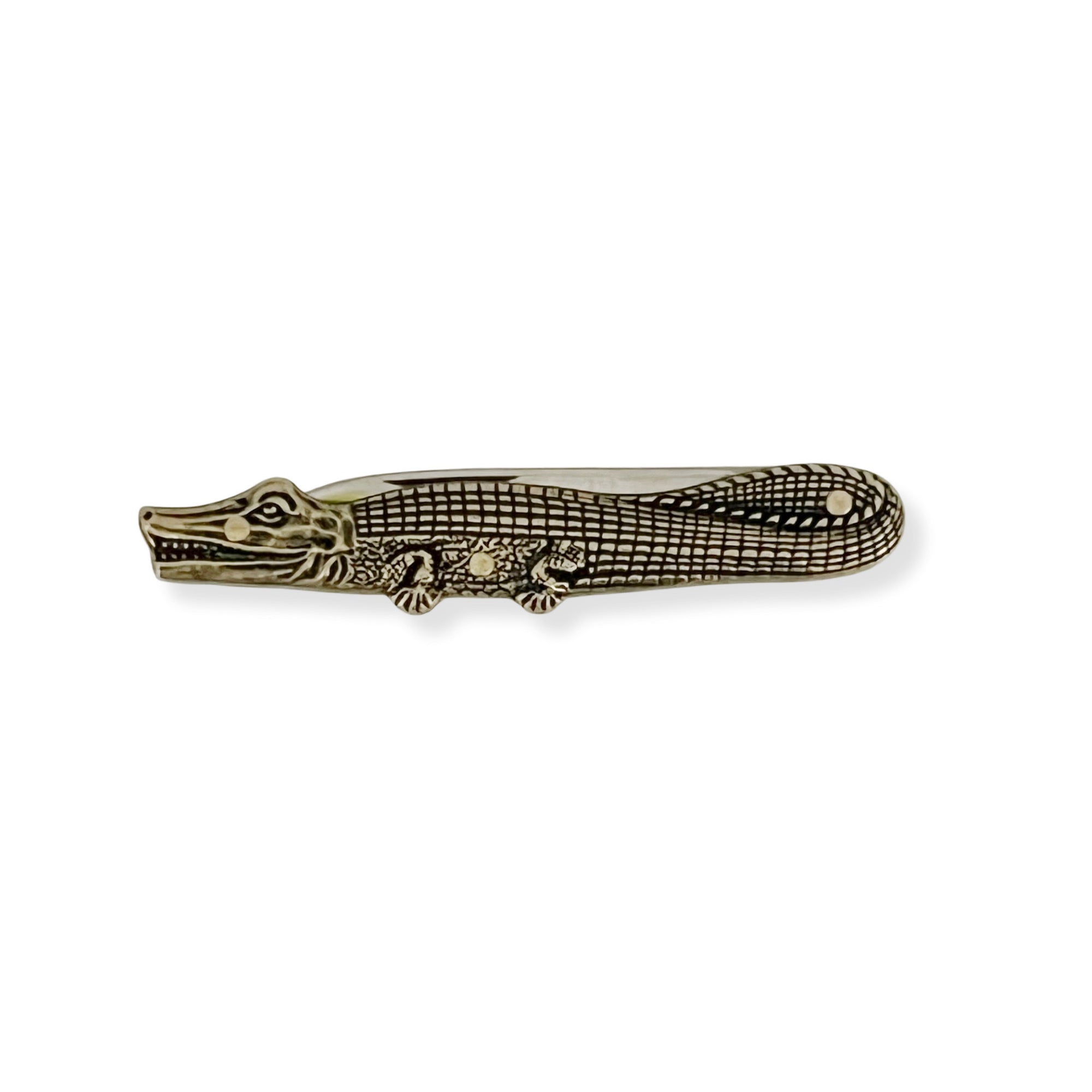 Carry a touch of the wild with Brass Animal Pocket Knives! Stylish, functional, and fun—each features a sturdy metal handle and sharp stainless steel blade.