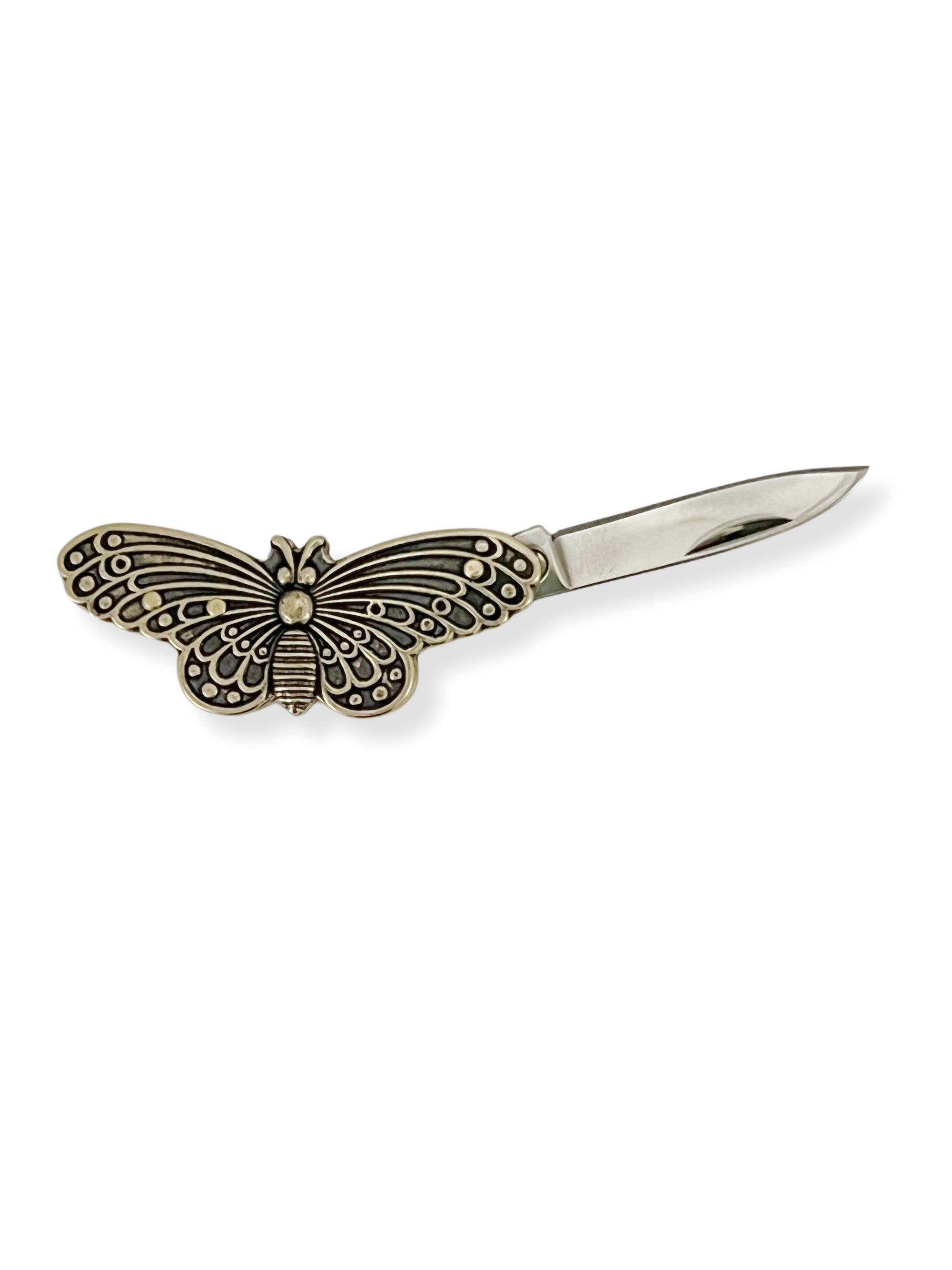 Carry a touch of the wild with Brass Animal Pocket Knives! Stylish, functional, and fun—each features a sturdy metal handle and sharp stainless steel blade.