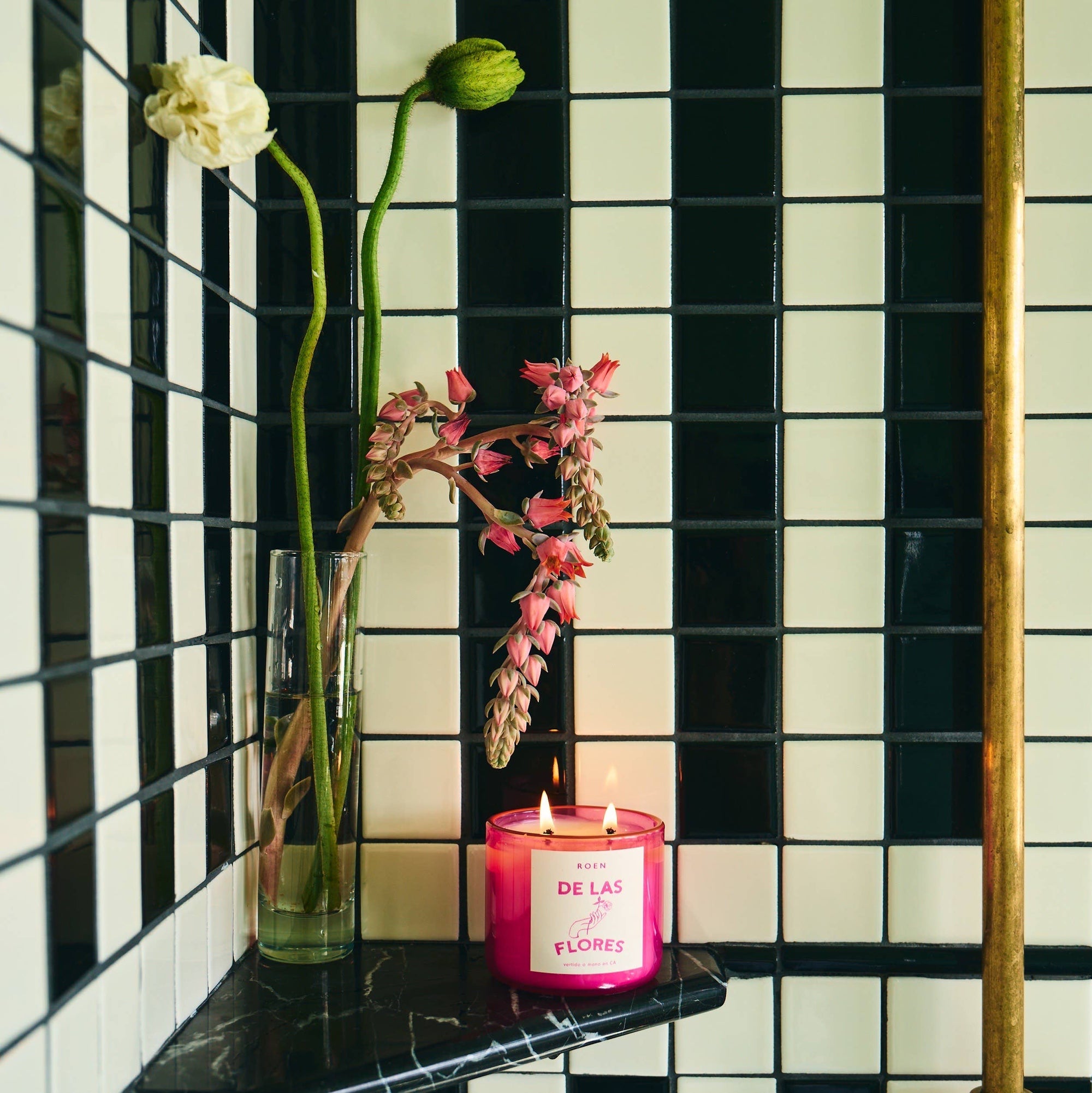 Inspired by Mexico City’s vibrant flower market with soft notes of lily, gardenia, yucca, and pink peppercorn. Hand-painted jar designed to be re-loved and reused.