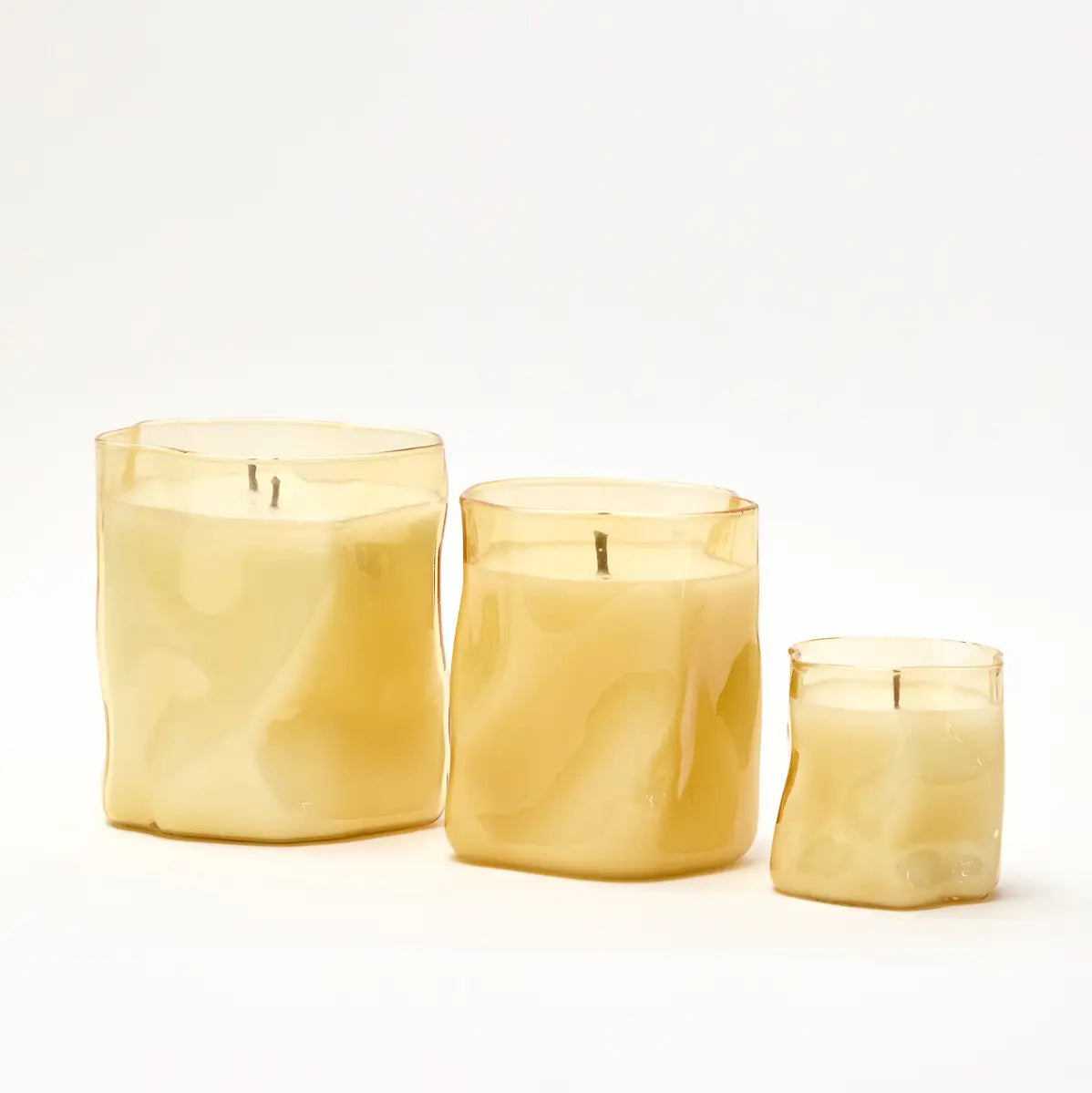 No. 3 : Moss + Amber- sweet musk, bright masculine.

Top: Sage, Orange, Grapefruit&nbsp;
Heart: Lavender
Base: Amber, Tonka Bean, Oakmoss