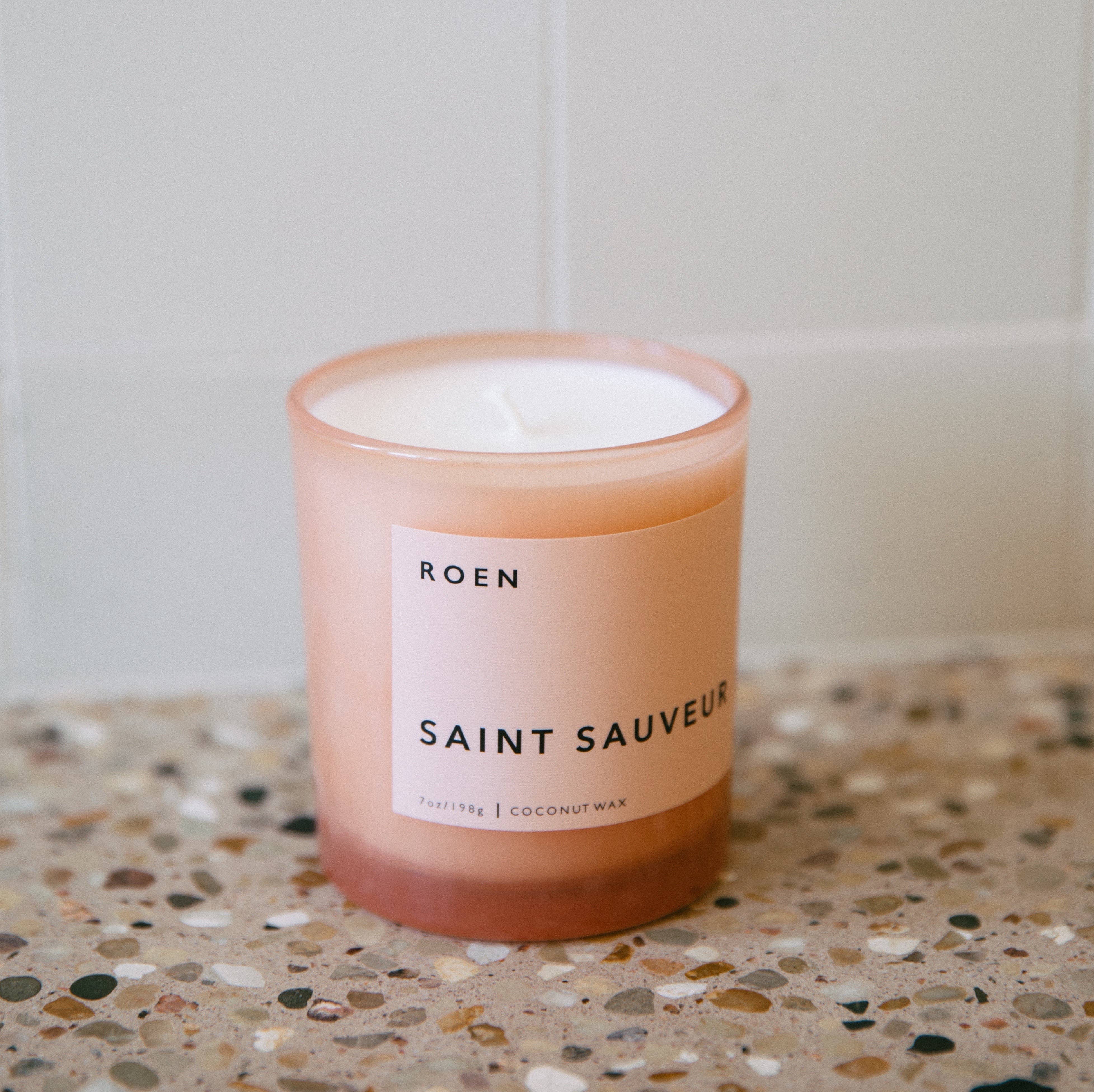 Inspired by late nights on Rue Saint-Sauveur with notes of sweet tobacco, rum, cashmere wood, smoke, and ambrette. A warm, smoky, velvety scent.