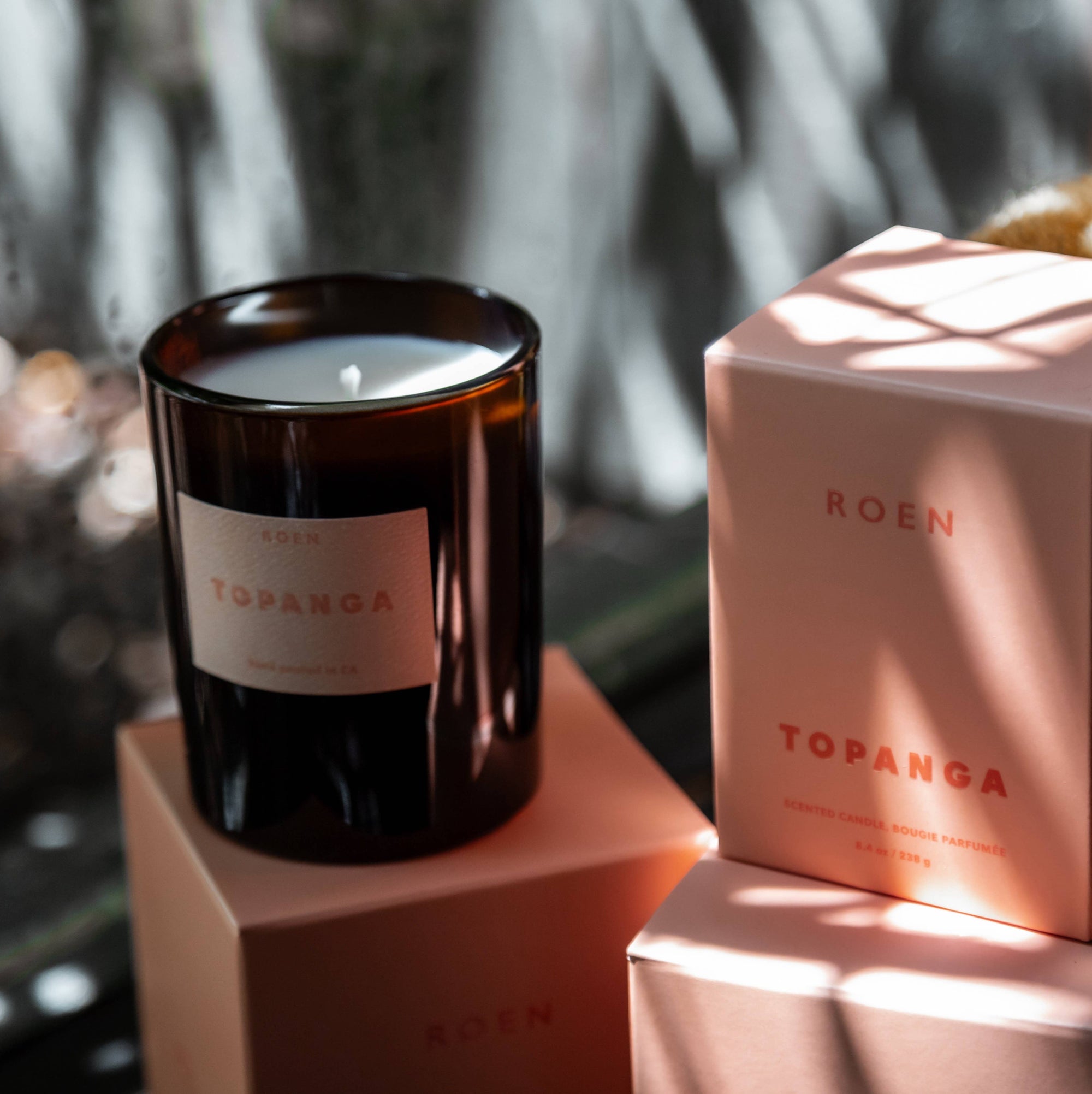 A fresh, earthy scent inspired by the untamed nature of Topanga Canyon. Perched between Malibu and Calabasas, this unfettered land is rife with wild sage, lavender, cedar and pine. Softened with top notes of fig, lily and fresh green leaves and grounded with undertones of fir, patchouli and sweet incense.