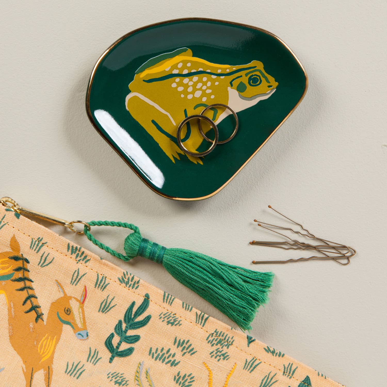Bright colors and whimsical animal designs make this decorative trinket tray perfect for small storage of keys, coins, jewelry, and keepsakes. Ideal for entryways and countertops.