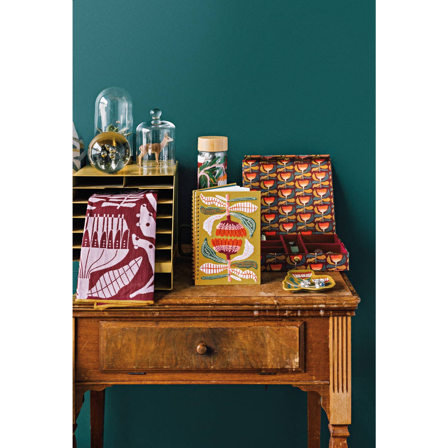 The unique Venus Trinket tray makes a convenient landing spot for keys, loose change, small jewelry, and paperclips. Exuberant lines and textures are arranged in unexpected symmetry.