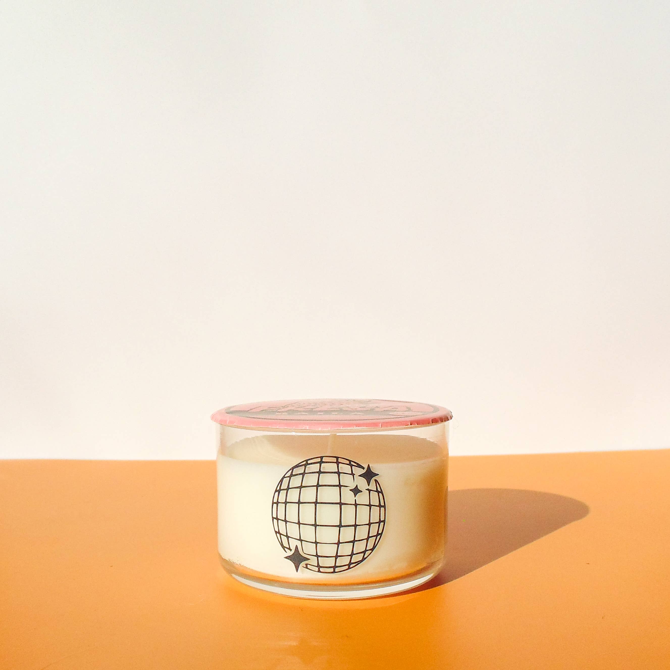What you hope that hot person across the dance floor smells like - the faint fragrance of wood and leather, a little peppery and warm, maybe even a little sexy. Notes: a blend of teak and cedar with spicy notes of pimento berry and allspice, it gives leather armchair in a ski chalet vibes.