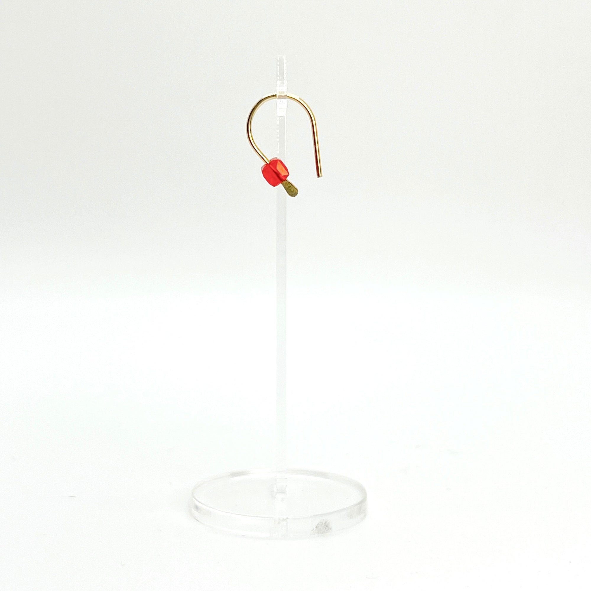 Simple and expressive, the Horseshoe Pull-Through Hoops are a fresh take on everyday earrings. Their petite arc shape hugs the lobe just right, while a single crystal adds a glint of light and intention. Minimal yet full of meaning, these are the earrings you’ll reach for again and again.