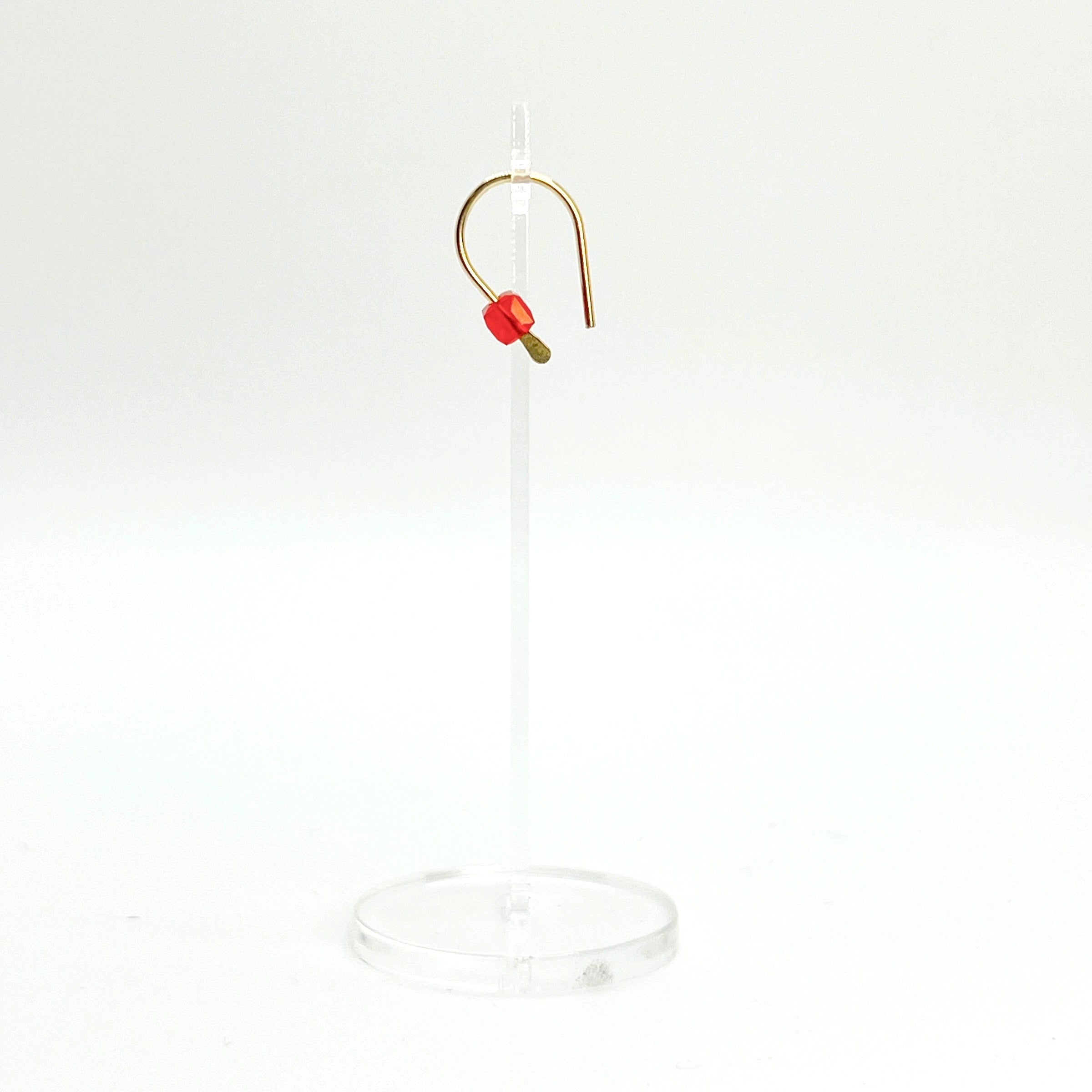 Simple and expressive, the Horseshoe Pull-Through Hoops are a fresh take on everyday earrings. Their petite arc shape hugs the lobe just right, while a single crystal adds a glint of light and intention. Minimal yet full of meaning, these are the earrings you’ll reach for again and again.
