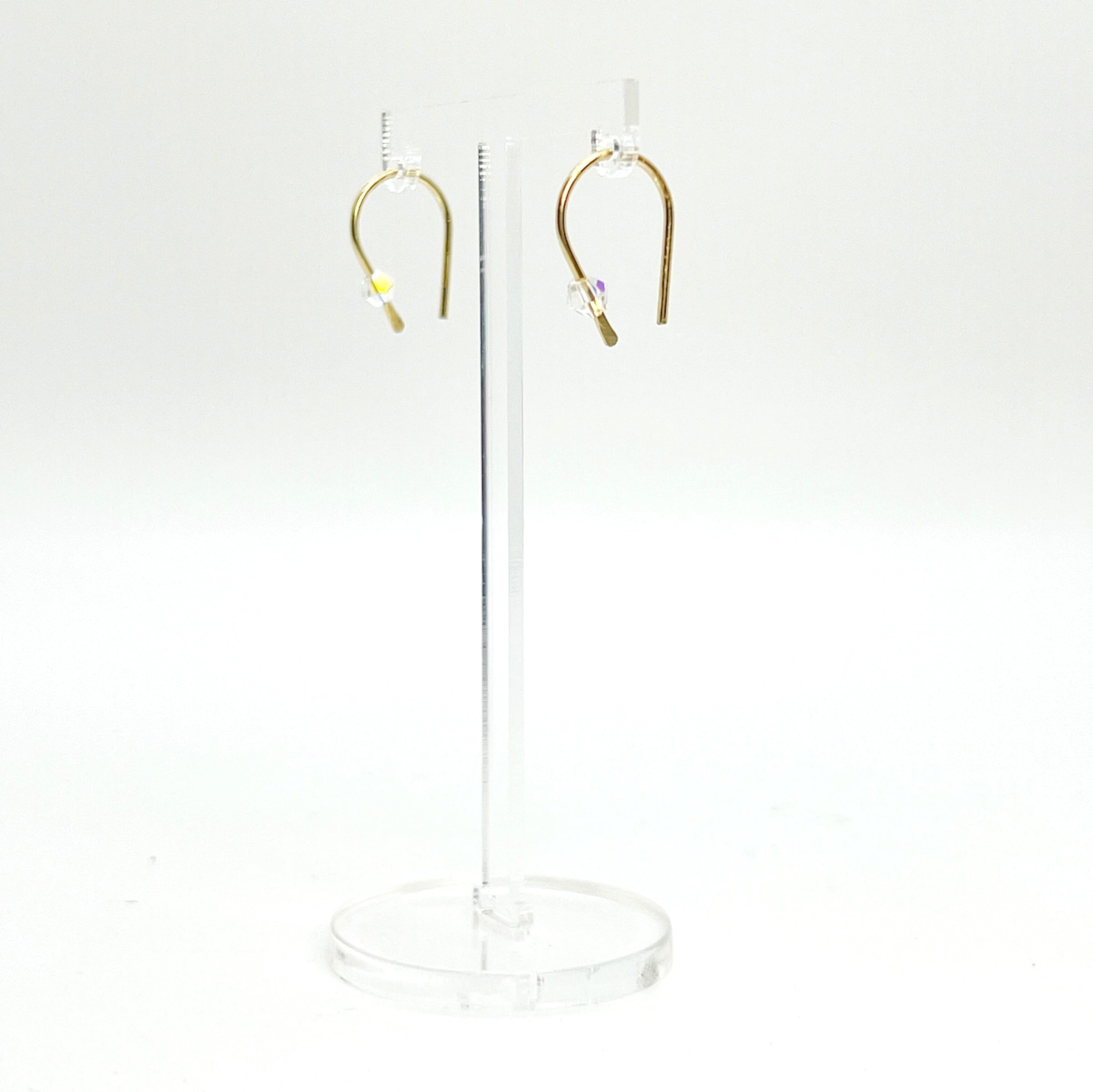 Simple and expressive, the Horseshoe Pull-Through Hoops are a fresh take on everyday earrings. Their petite arc shape hugs the lobe just right, while a single crystal adds a glint of light and intention. Minimal yet full of meaning, these are the earrings you’ll reach for again and again.