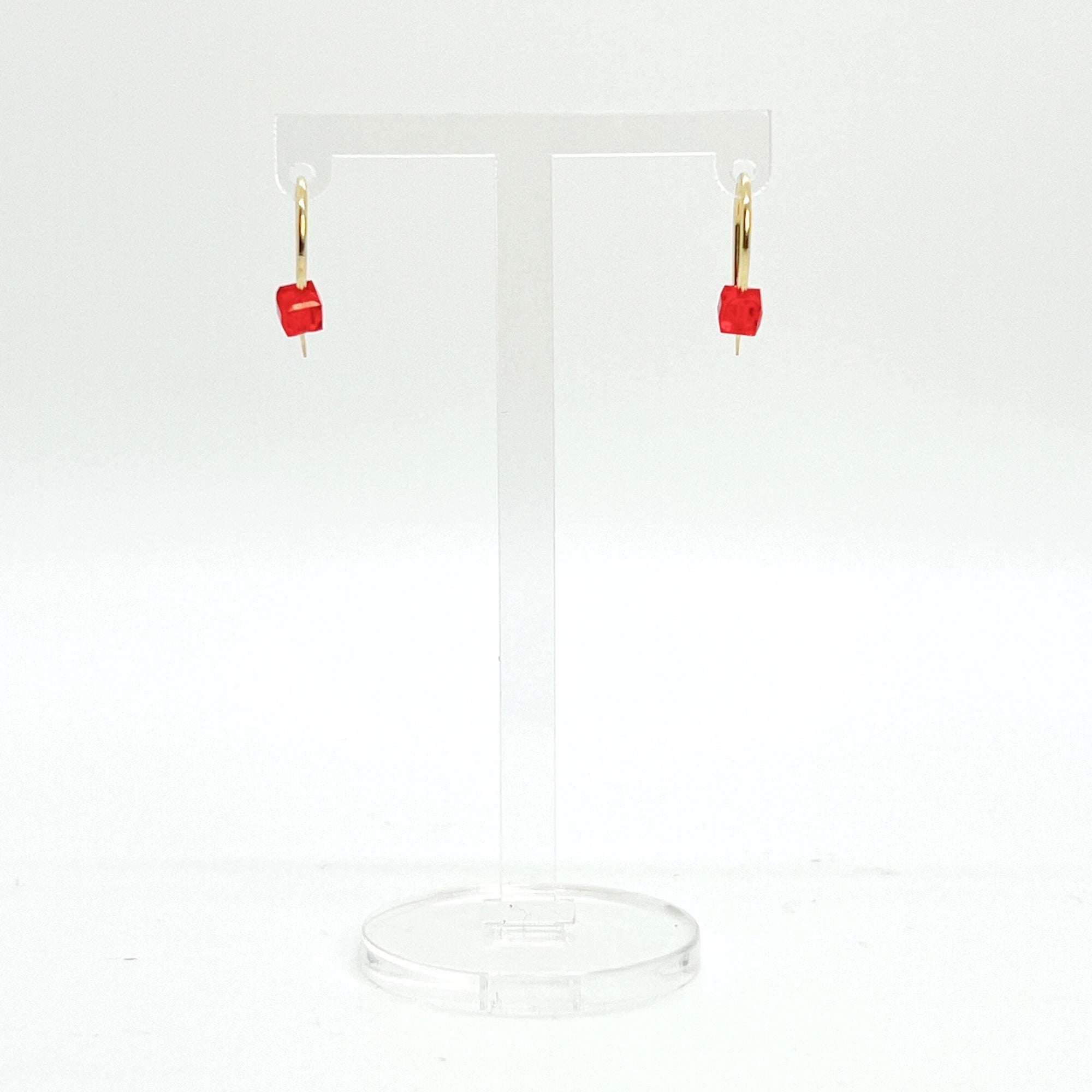 Simple and expressive, the Horseshoe Pull-Through Hoops are a fresh take on everyday earrings. Their petite arc shape hugs the lobe just right, while a single crystal adds a glint of light and intention. Minimal yet full of meaning, these are the earrings you’ll reach for again and again.