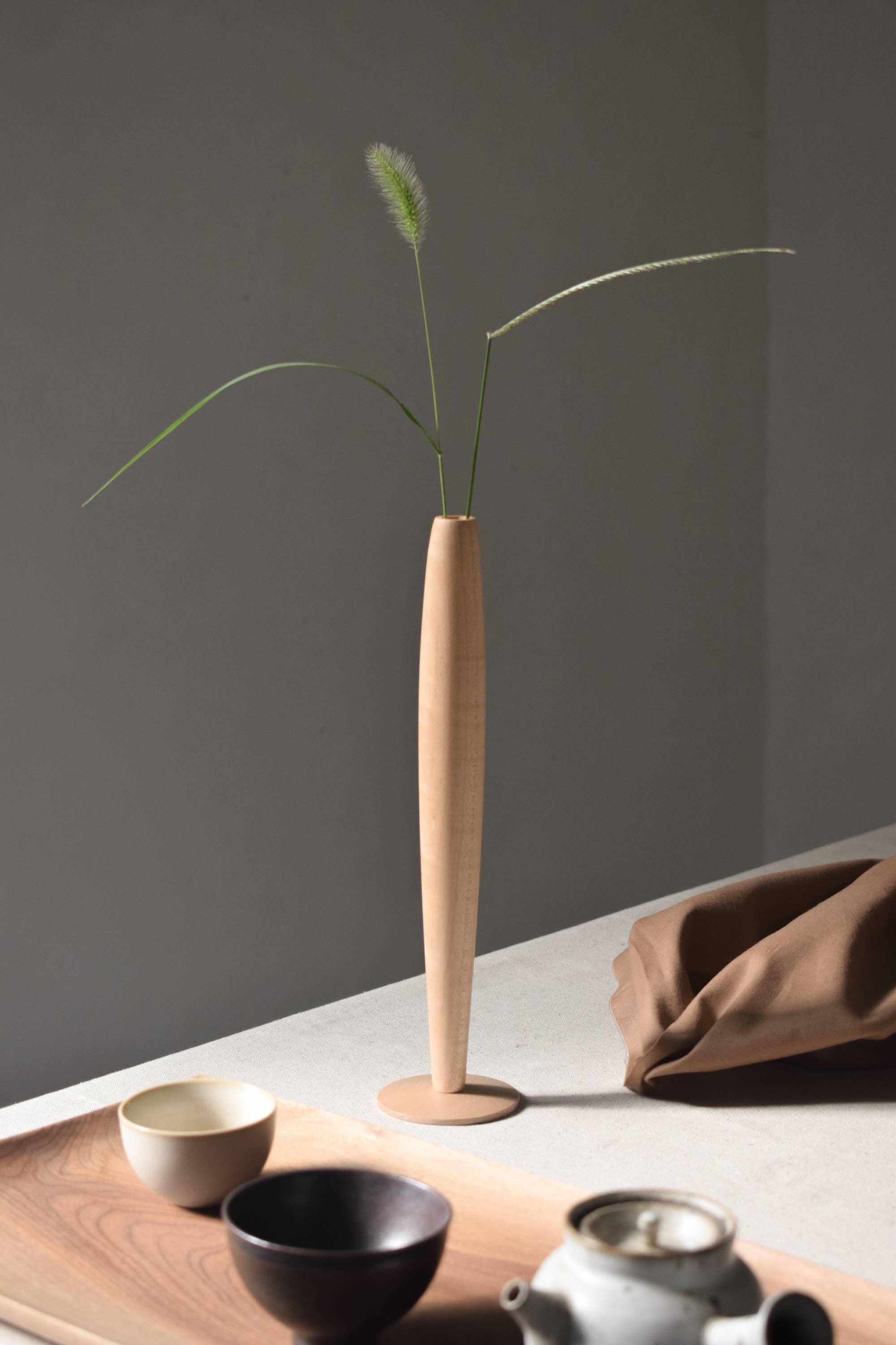 Crafted from fine maple wood and delicately polished, this single flower vase embodies the elegance of Eastern Zen aesthetics. Minimal yet refined, it adds a serene touch to any space—perfect for home décor or as a thoughtful housewarming gift.