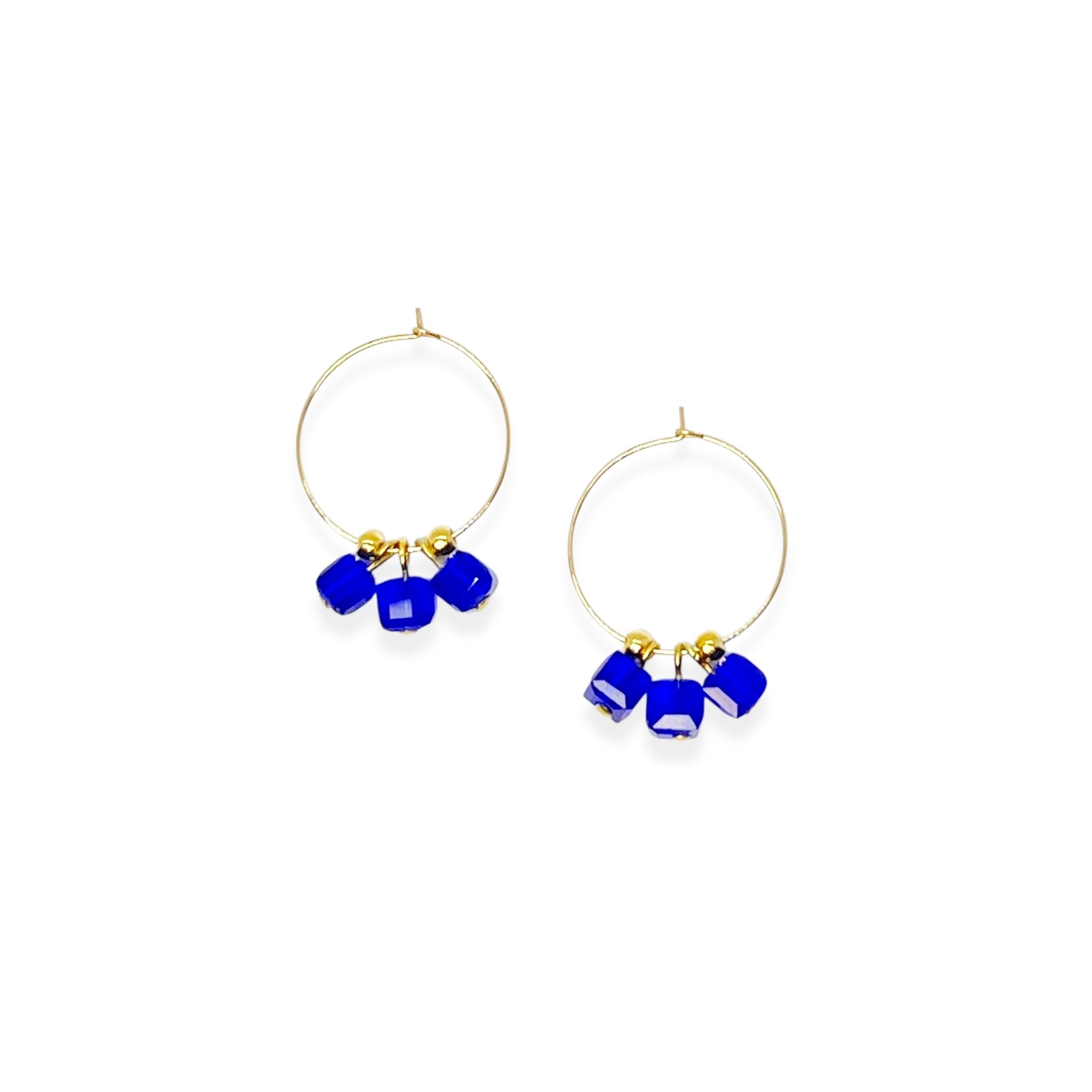 Cool, collected, and effortlessly modern. The Small Anchor Hoops feature a trio of bold cobalt crystal cubes clustered together for a structured, sculptural silhouette. Subtle but striking, they’re your go-to hoops when you want a pop of color with clean, confident lines.