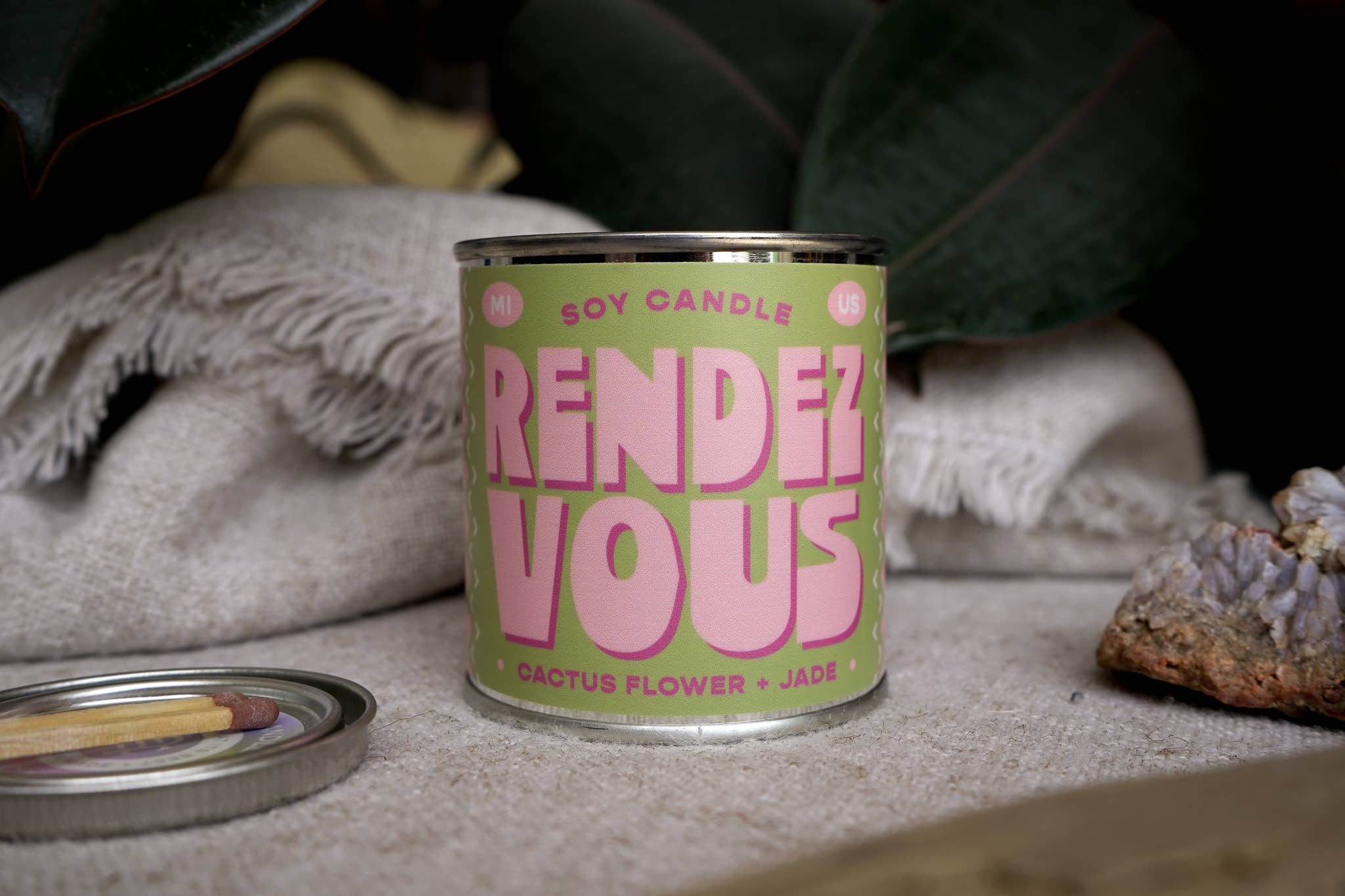 One of our absolute favorite candles for spring and summer, Rendezvous is fresh, floral, and just a little mysterious. With notes of cactus flower and jade, this scent is like a breezy desert evening—cool, calm, and full of possibility.