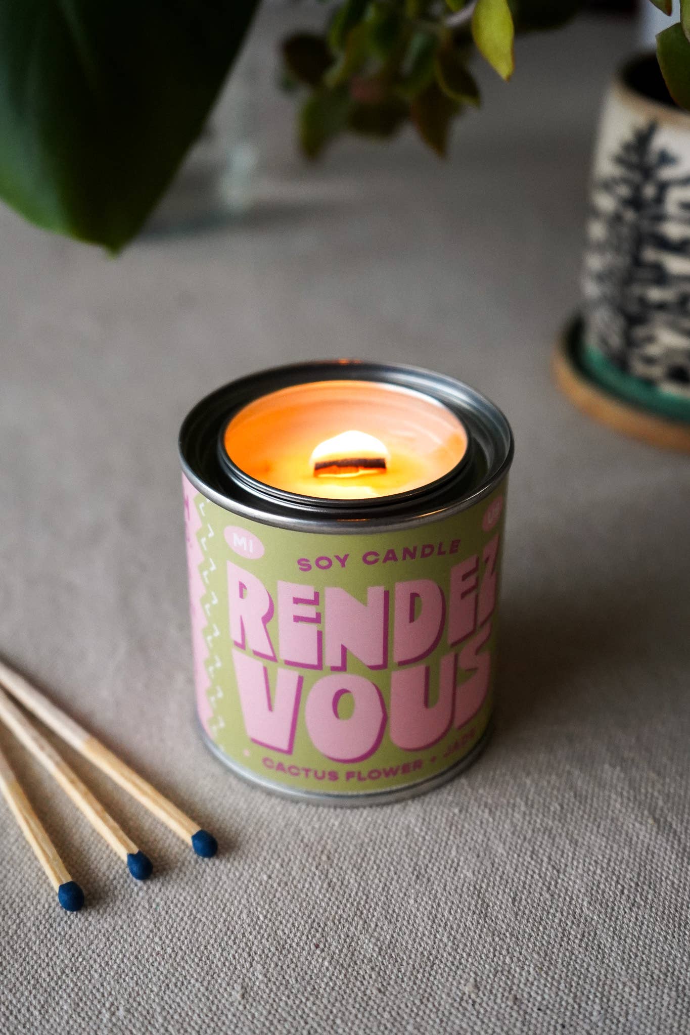 One of our absolute favorite candles for spring and summer, Rendezvous is fresh, floral, and just a little mysterious. With notes of cactus flower and jade, this scent is like a breezy desert evening—cool, calm, and full of possibility.