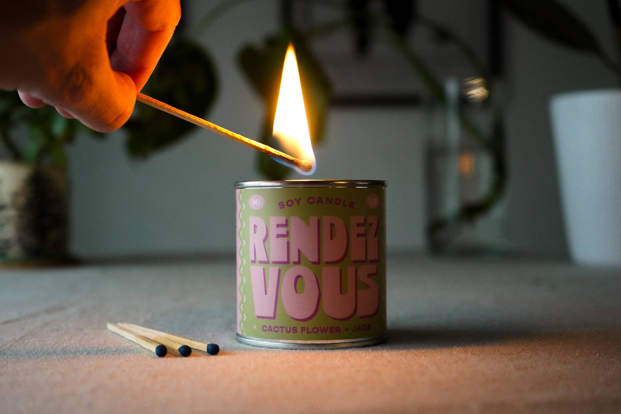 One of our absolute favorite candles for spring and summer, Rendezvous is fresh, floral, and just a little mysterious. With notes of cactus flower and jade, this scent is like a breezy desert evening—cool, calm, and full of possibility.