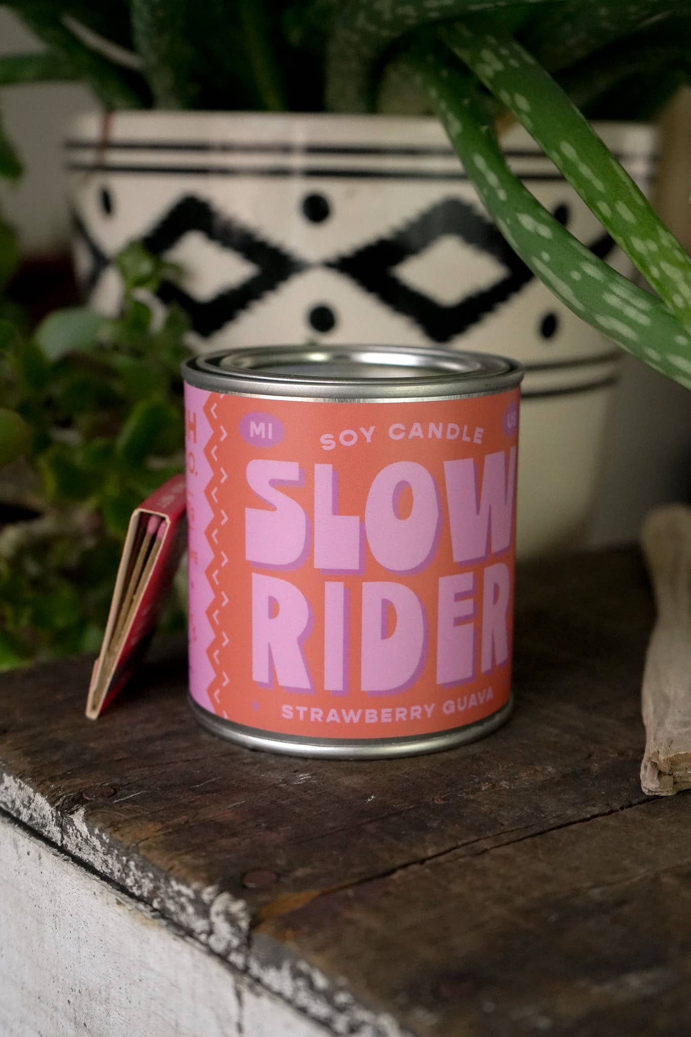 One of our absolute favorite candles for spring and summer, Slow Rider is fruity, smooth, and seriously feel-good. With juicy notes of strawberry and guava, this scent is like cruising with the windows down on a warm afternoon.