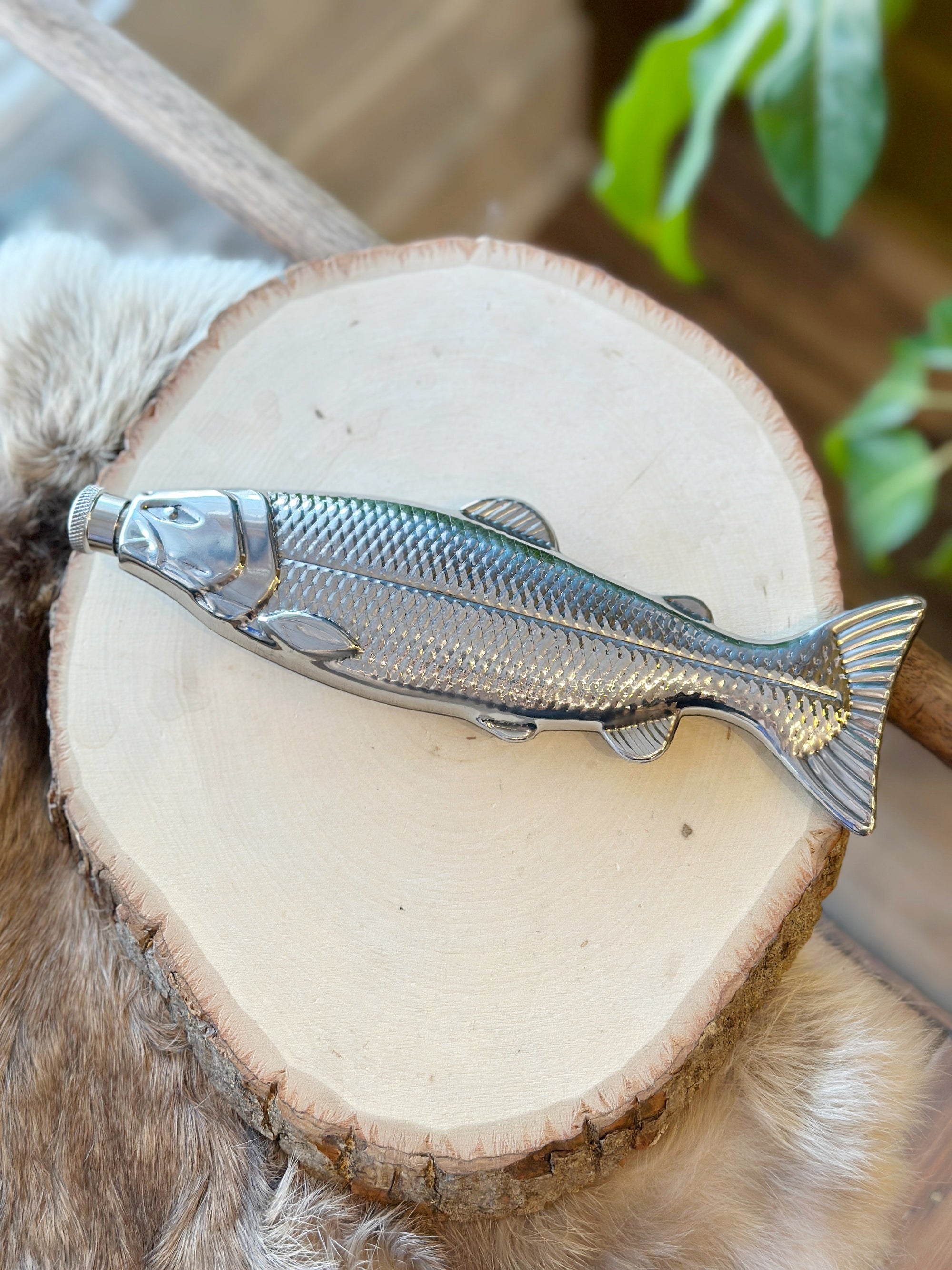 Sleek silver fish flask—stainless steel, pocket-friendly, and perfect for on-the-go pours. Polished, portable, and ready to make a splash.
