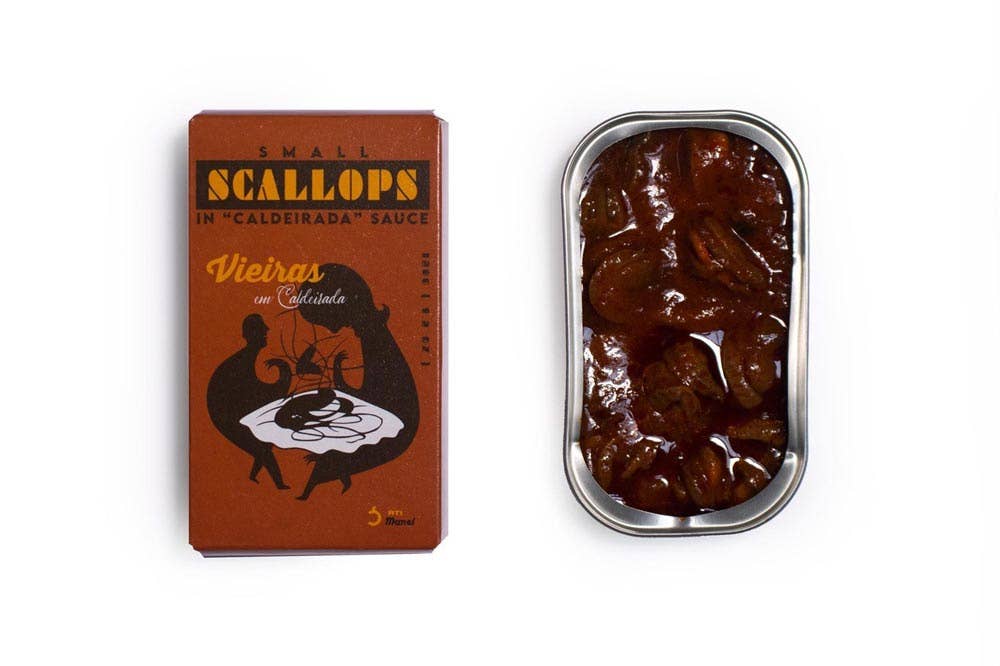 Briny, warm, hearty, and sweet, this tin is an excellent way to enjoy scallops, which come bathed in a traditional regional sauce. A modern take on classic seafood and potato stew, caldeirada is a perfect match for winter months, though it shines just as bright when the weather is warm. We love giving the tin a gentle ride over a low gas flame and dunking bread to our hearts’ delight or piling the can’s entire contents over piping hot french fries with dots of garlic aioli for a quick and dirty conserva pou