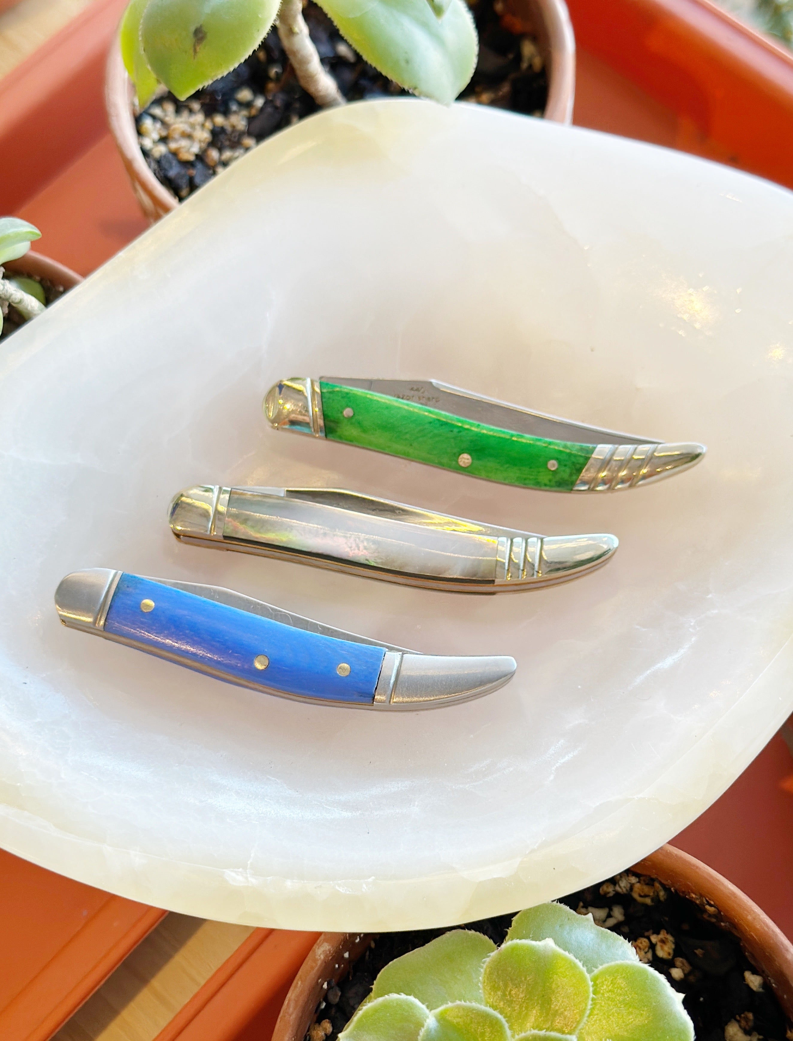 Elevate your urban carry with the Toothpick Knife—featuring a sleek black pearl handle, mirror-finish stainless blade, and nickel silver details for timeless style.