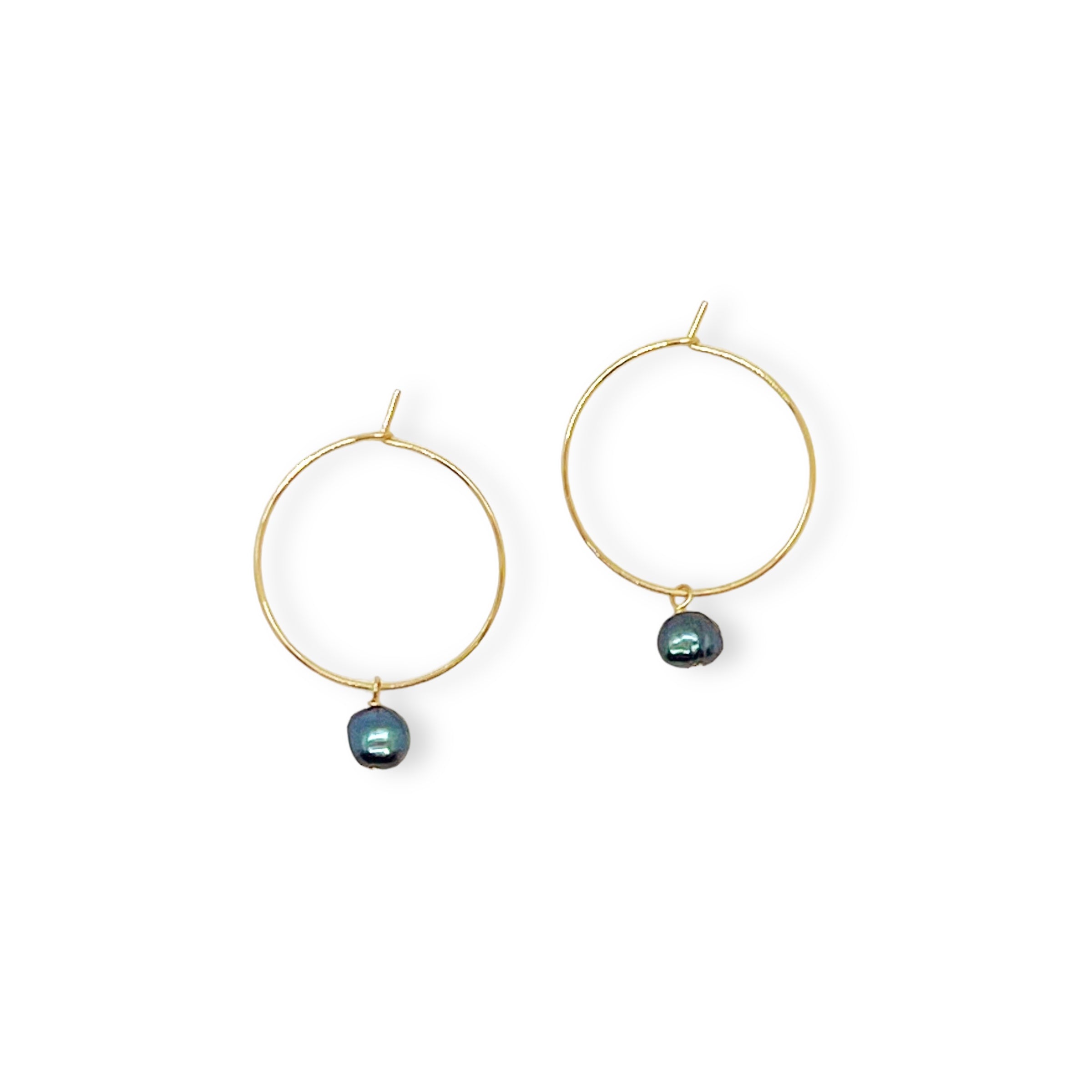 Perla Tiny Hoop Earring