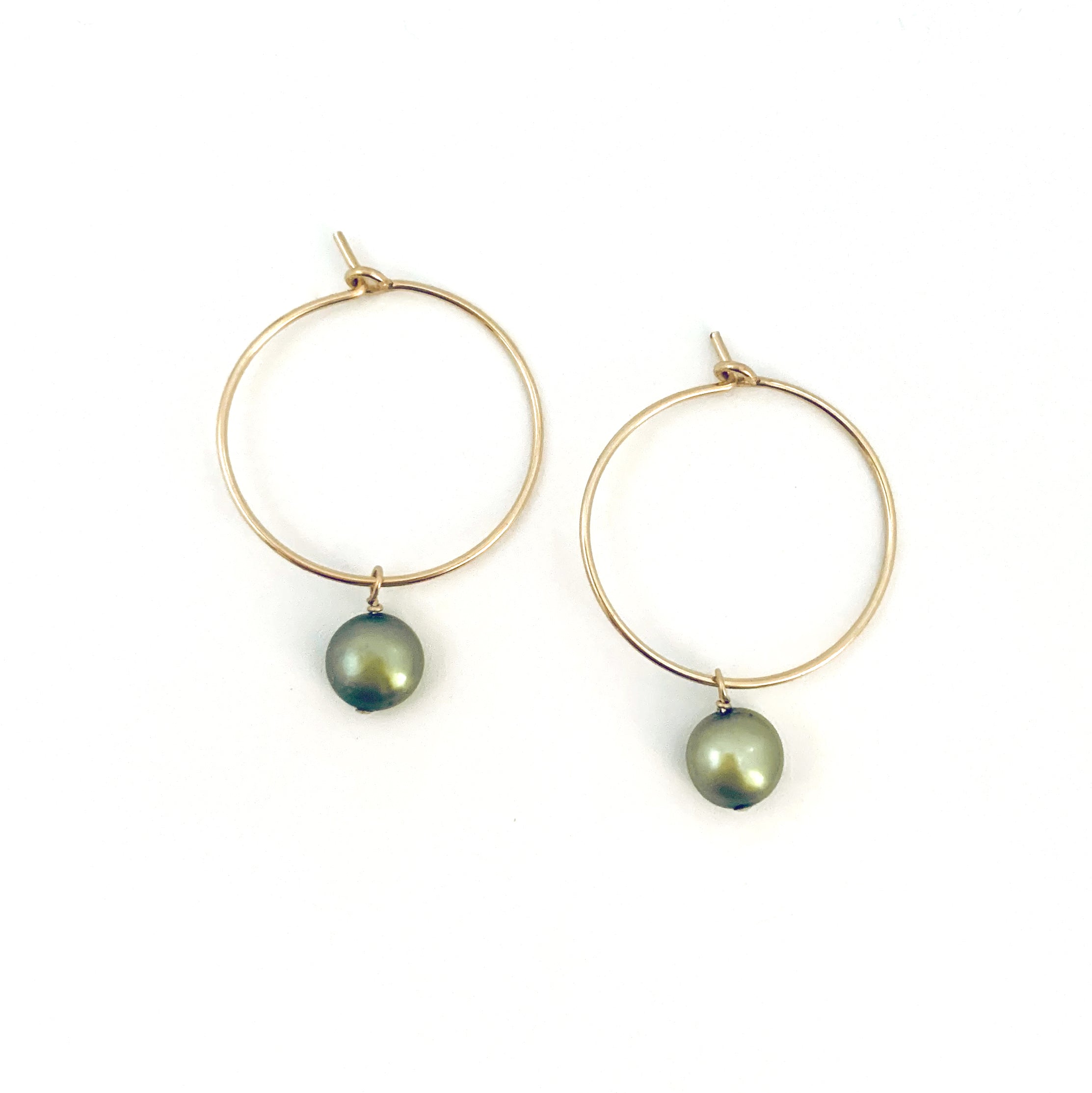 Perla Tiny Hoop Earring