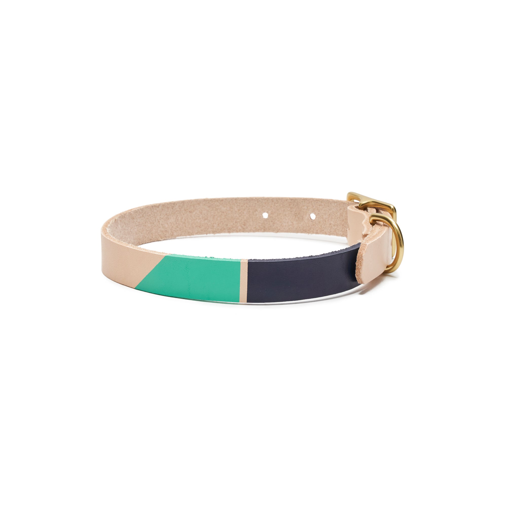 Now you can customize our Willis Eastwood pet line by choosing your paint colors! Choose the perfect colors to reflect your pet&#39;s style! For the toughest little guy or the biggest softie, the Willis collar brings colorful personality to a classic leather design for your pet. Natural leather collar features 5 holes for the perfect fit. Finished with brass hardware and your choice of color block.